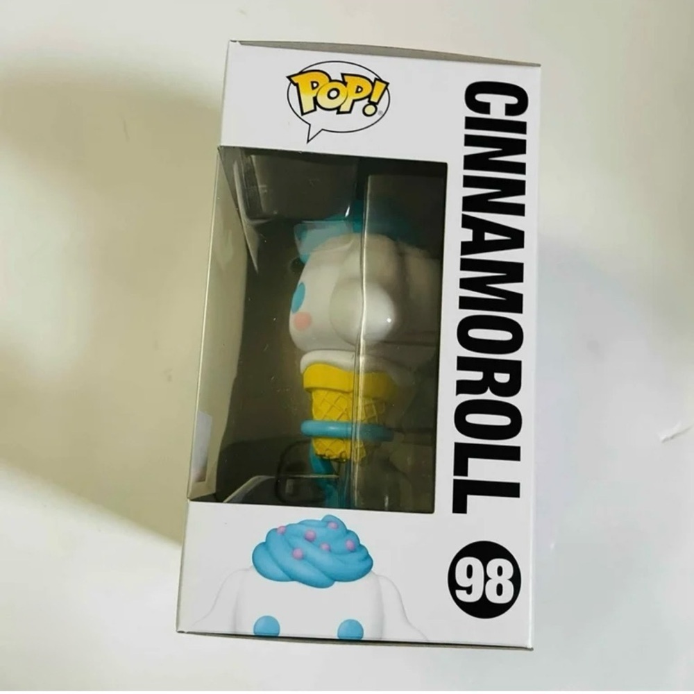 Funko Pop! Cinnamoroll Vinyl Figure 98 - Picture 4 of 5
